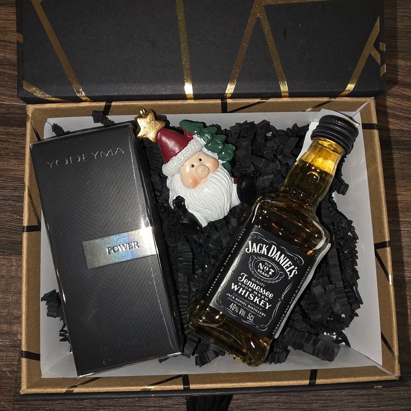 Set pt. El ( parfum, Mos craciun, jack Daniels)