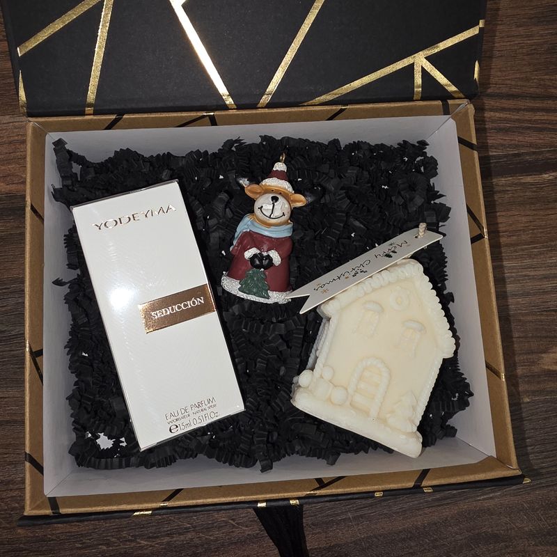 Set pt. Ea ( lumânare căsuța,ren, parfum 40 ml)