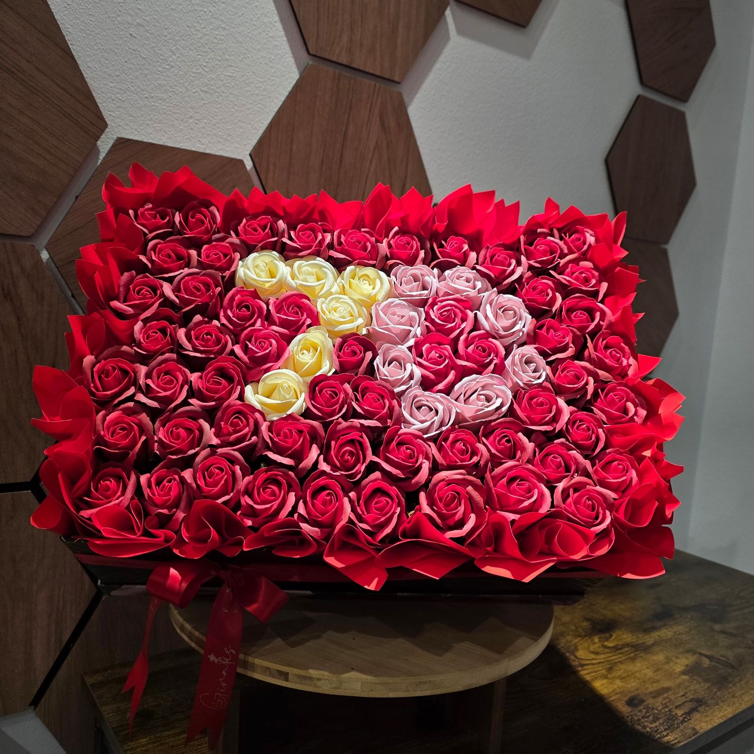 Aranjament 70 trandafiri de sapun