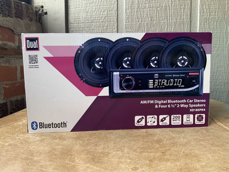 AM / FM digital Bluetooth car stereo
