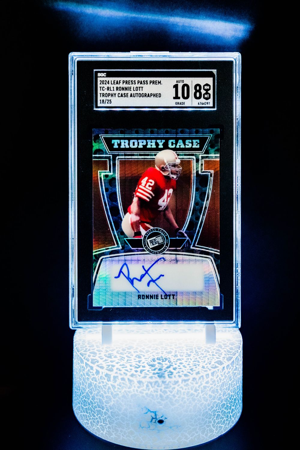 2024 Leaf Press Pass Premier Trophy Case Auto SN#18/25 Ronnie Lott SGC 8 Auto 10 (TC-RL1)