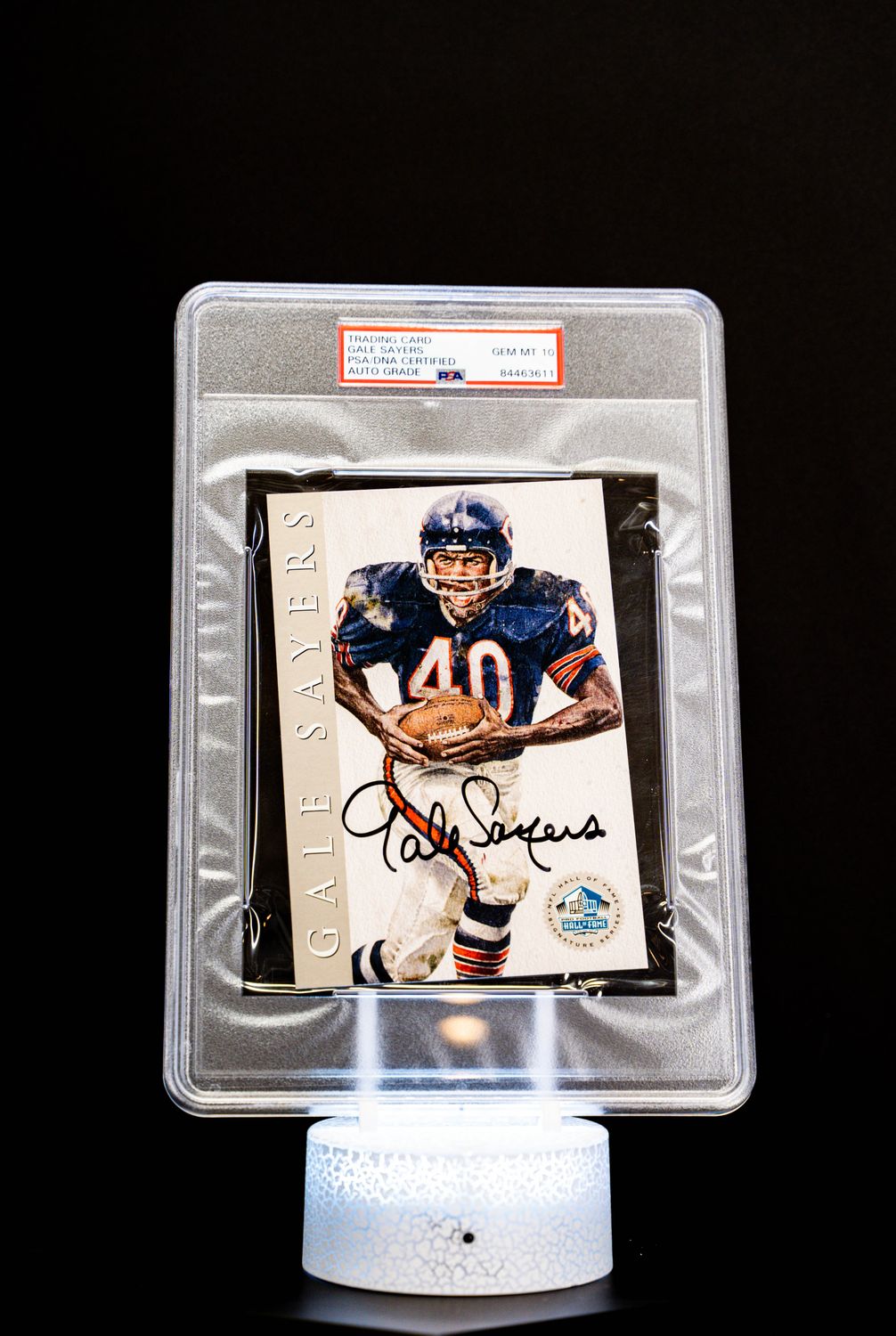 1998 H.O.F. Hall of Fame Signature Series Gale Sayers Autograph (SN: 1355/2500) – PSA GEM MT 10 Auto – Oversized Limited Edition