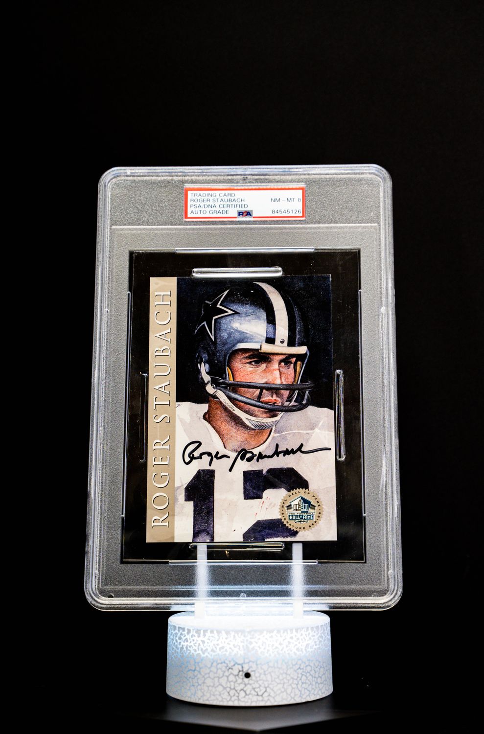 1998 H.O.F. Hall of Fame Signature Series Roger Staubach Autograph (SN: 1699/2500) – PSA NM-MT 8 Card / Auto Grade – Oversized Limited Edition