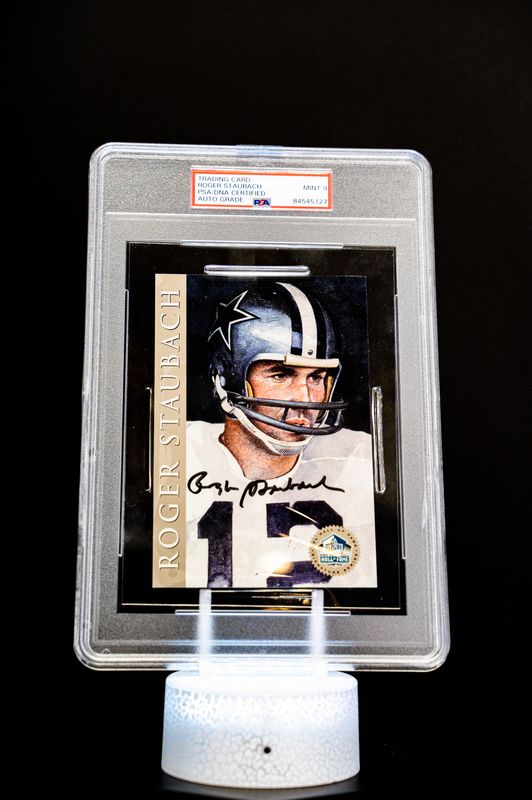 1998 H.O.F. Cards Hall of Fame Signature Series Roger Staubach (SN: 1656/2500) PSA MINT 9