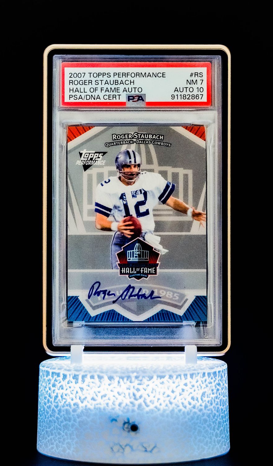2007 Topps Performance Hall of Fame Autographs Roger Staubach #HFA-RS (SN: 10/20) PSA NM 7, Auto 10