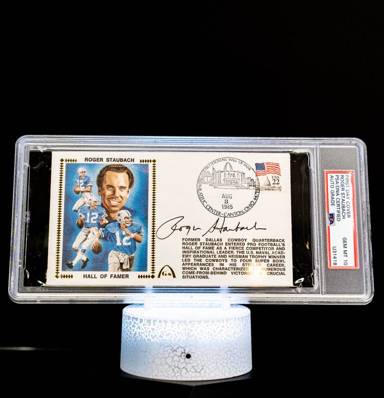 Cache First Day Cover Envelope Hall of Famer Roger Staubach – PSA GEM MT 10 Auto (#U31418)