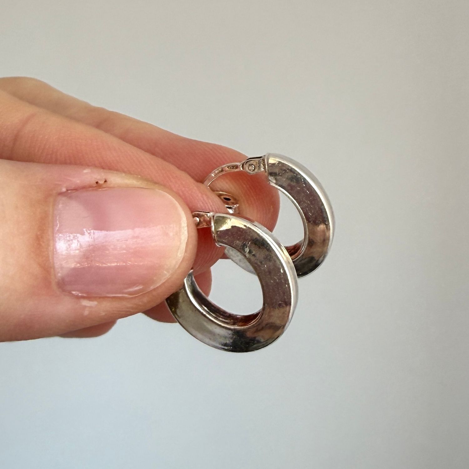 The Knicks: Italian Sterling Silver 0.75" Hoop Earrings