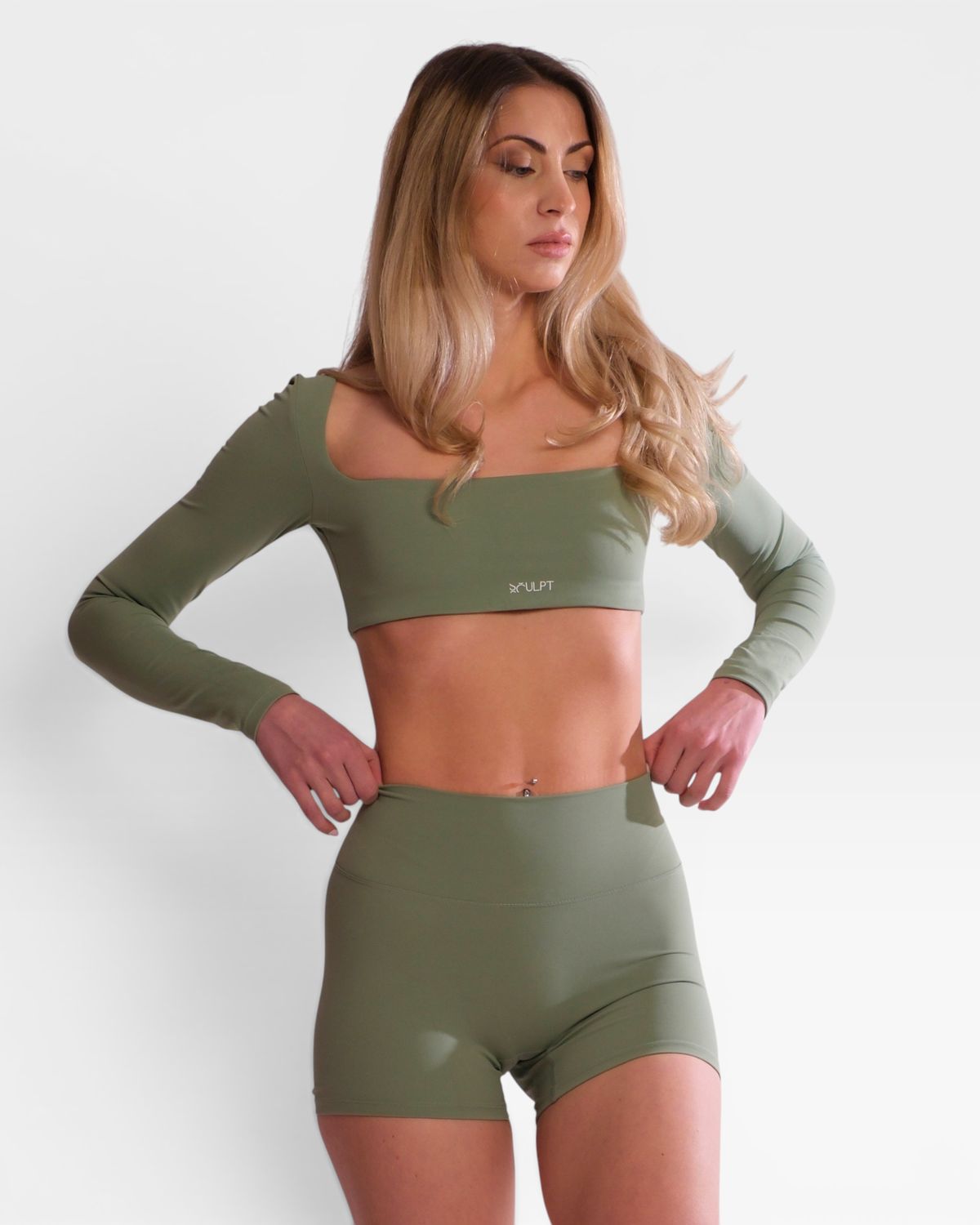 Set "Kaya" Green - Short leggings and long sleeve crop top