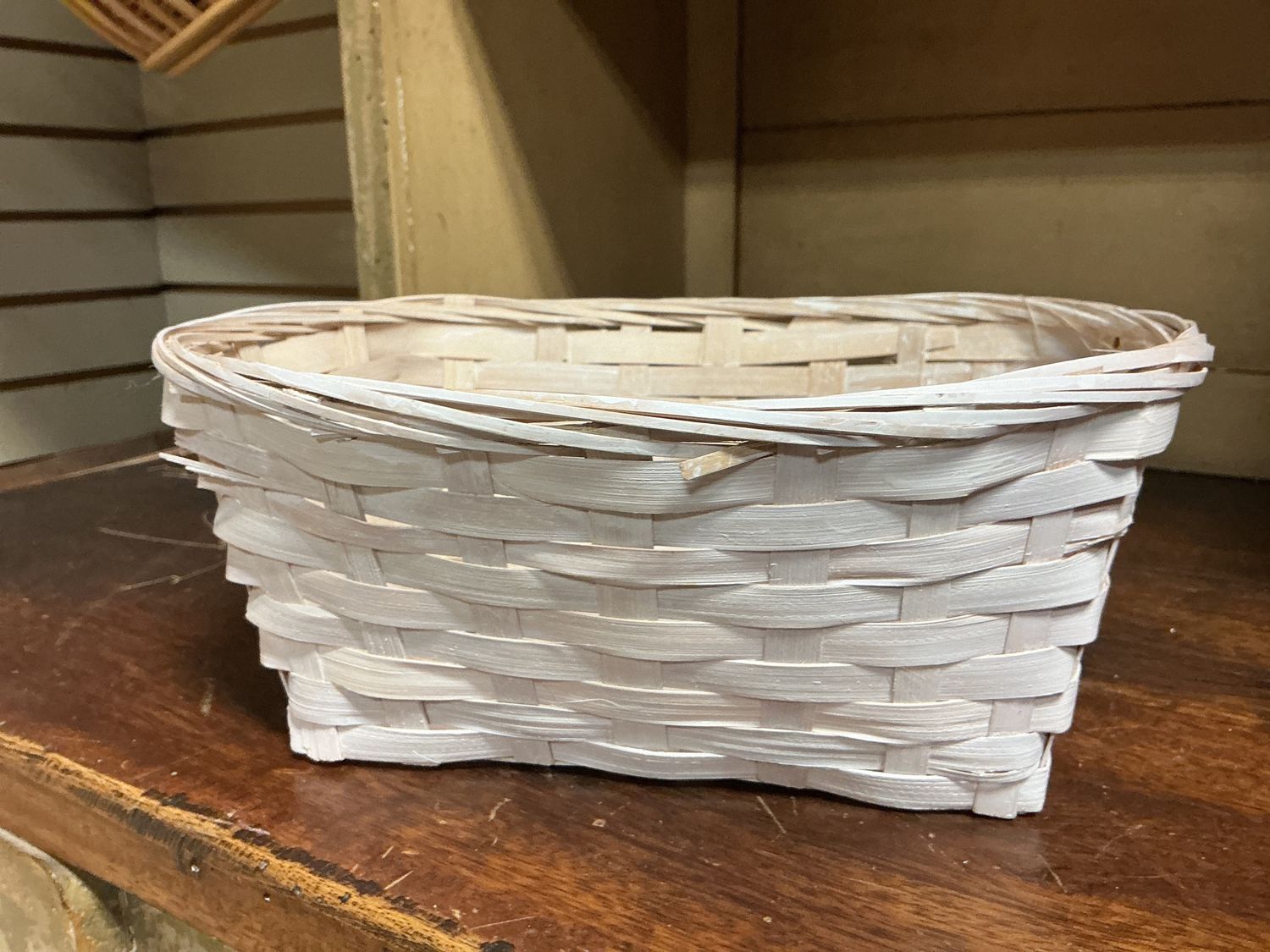 White Oval Wicker (sm)