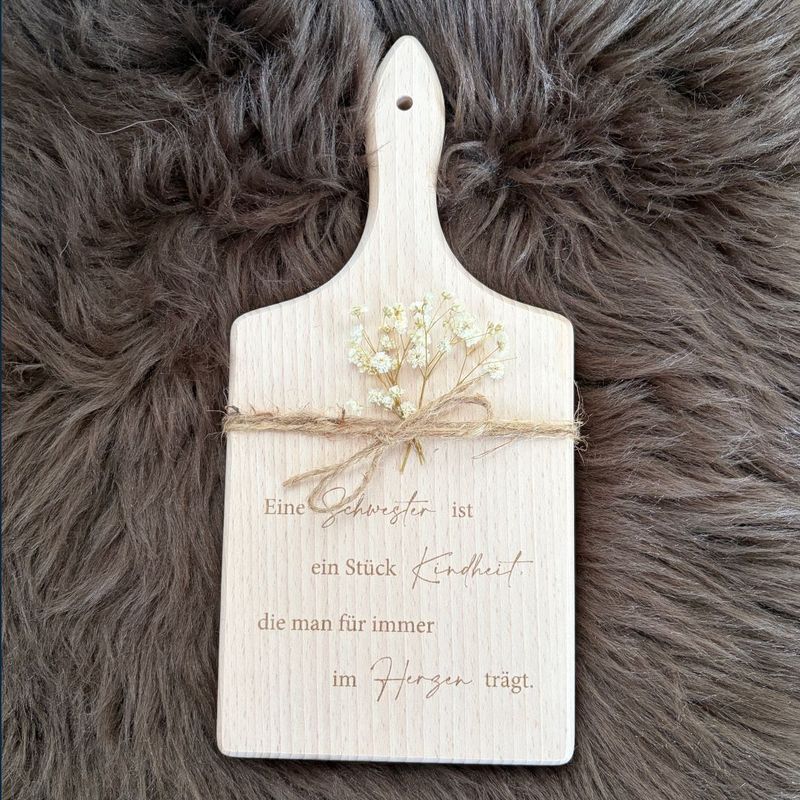 Personalisierbares Schneidebrett aus Buchenholz mit Griff