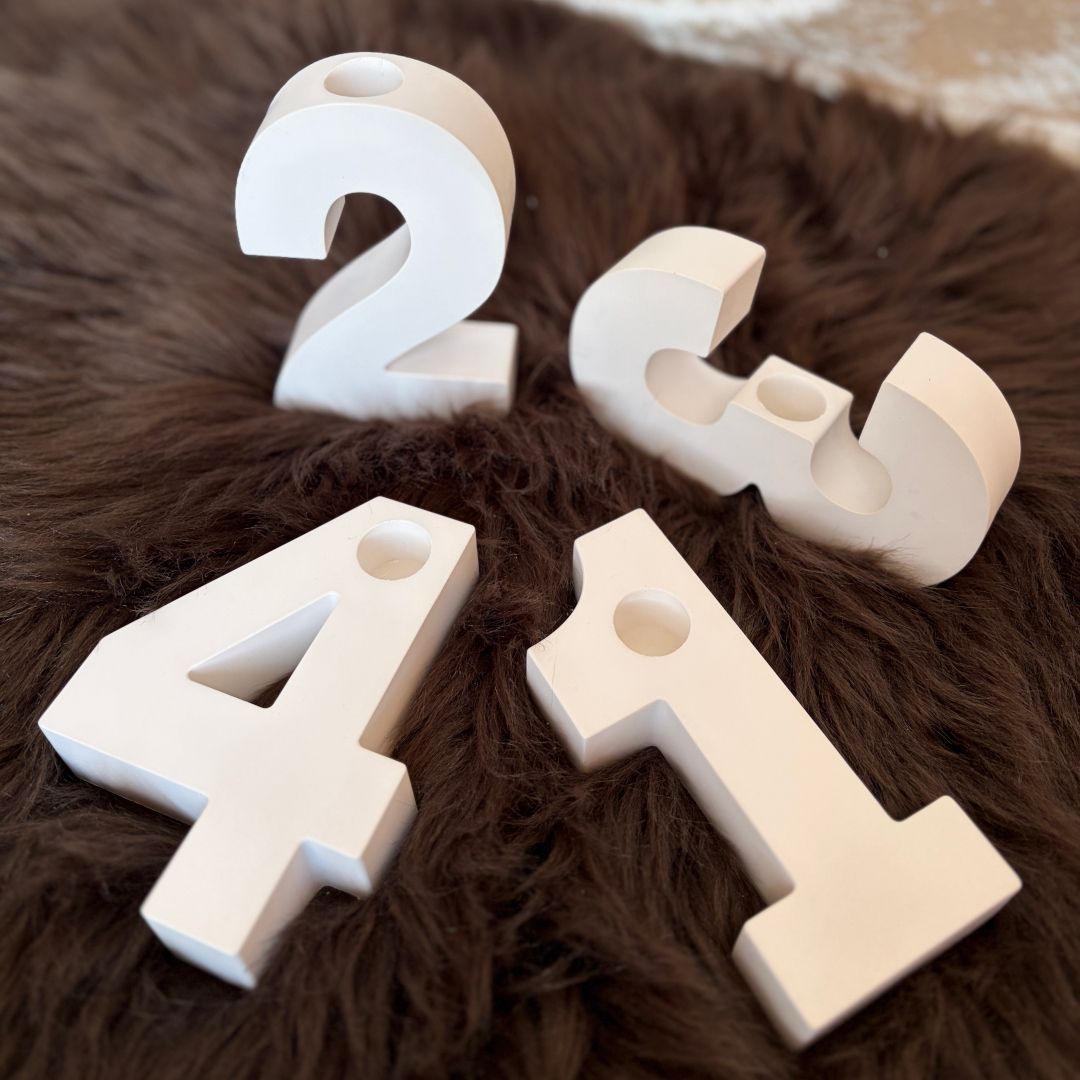 Adventszahlen 1–4 aus Keraflott (Weiß)