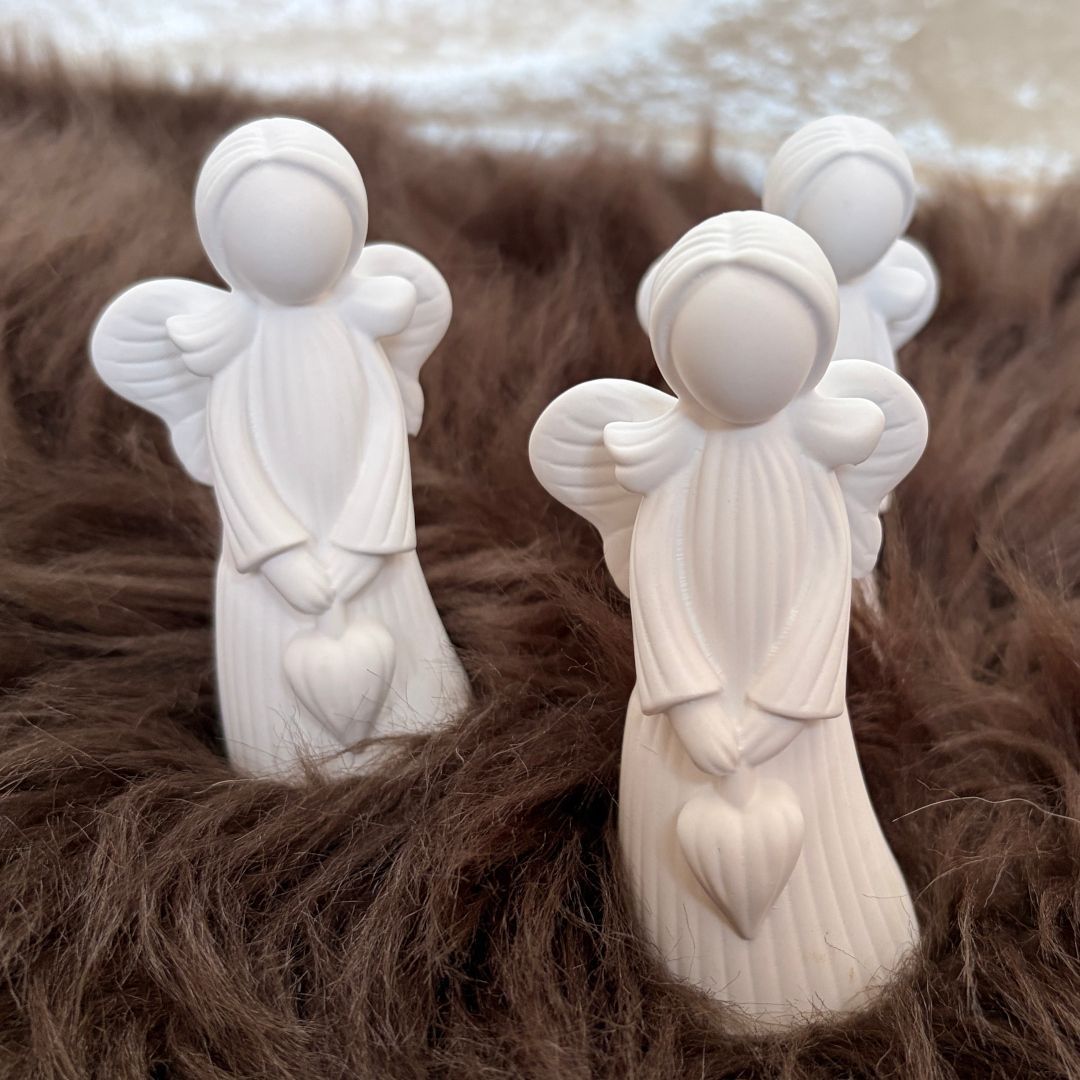 Keraflott Engel mit Herzanhänger (Weiß)