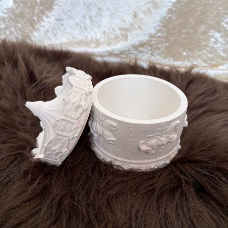 Keraflott Schatulle „Romantisches Pferdekarussell“ (Weiß)