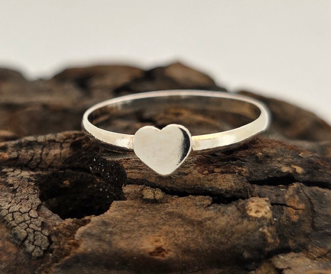 Minimalist Heart Disc Ring – Dainty Sterling Silver Band with Heart Disc Charm