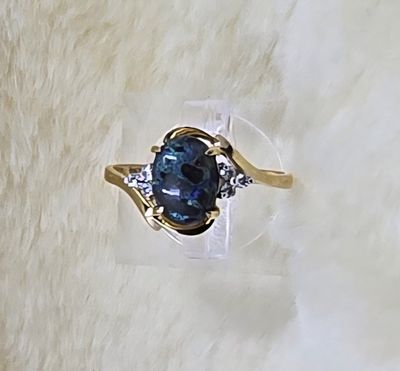 9ct Yellow Gold Opal &amp; Diamond Ring – 9x6.3mm Oval Opal with 0.07ct Diamond Accents on Curved Band