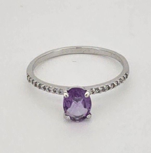 Amethyst &amp; CZ Sterling Silver Ring – Oval Purple Gemstone in 4-Claw Setting