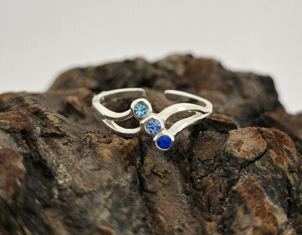 Ocean Breeze Toe Ring – Sterling Silver Curved Split Shank with Trio of Blue CZ Stones