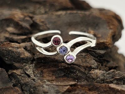 Lavender Dream Toe Ring – Gradient Purple CZ Stones in Delicate Silver Band