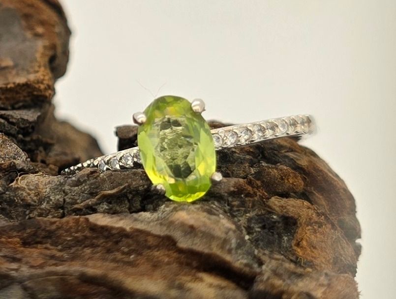 Peridot &amp; CZ Sterling Silver Ring – Oval Gemstone in 4-Claw Setting
