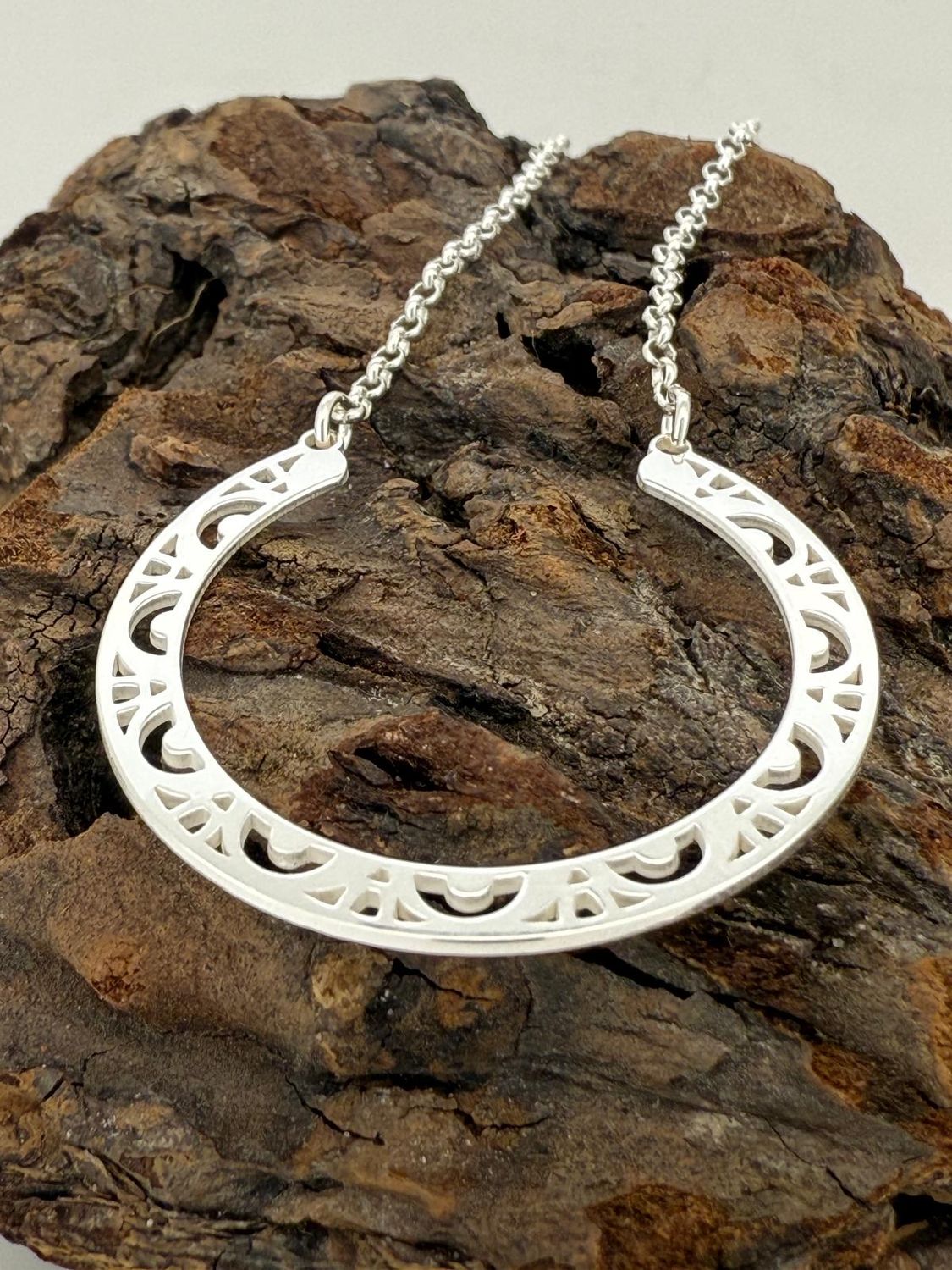 Minimalist U-Pendant Necklace – Sterling Silver Belcher Chain with Cutout Detail &amp; Adjustable