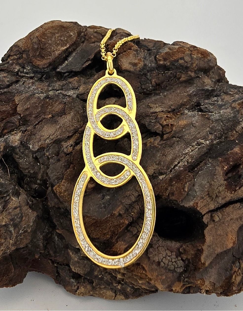 Golden Harmony Pendant – 9ct Gold Plated Triple Oval Drop Necklace (45cm Chain)