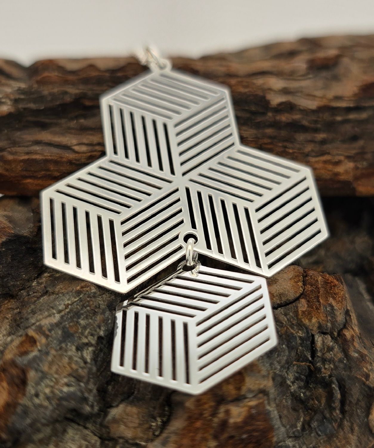 Escher-Inspired Illusion Necklace – Sterling Silver Geometric Cutout Pendant (42cm Chain)