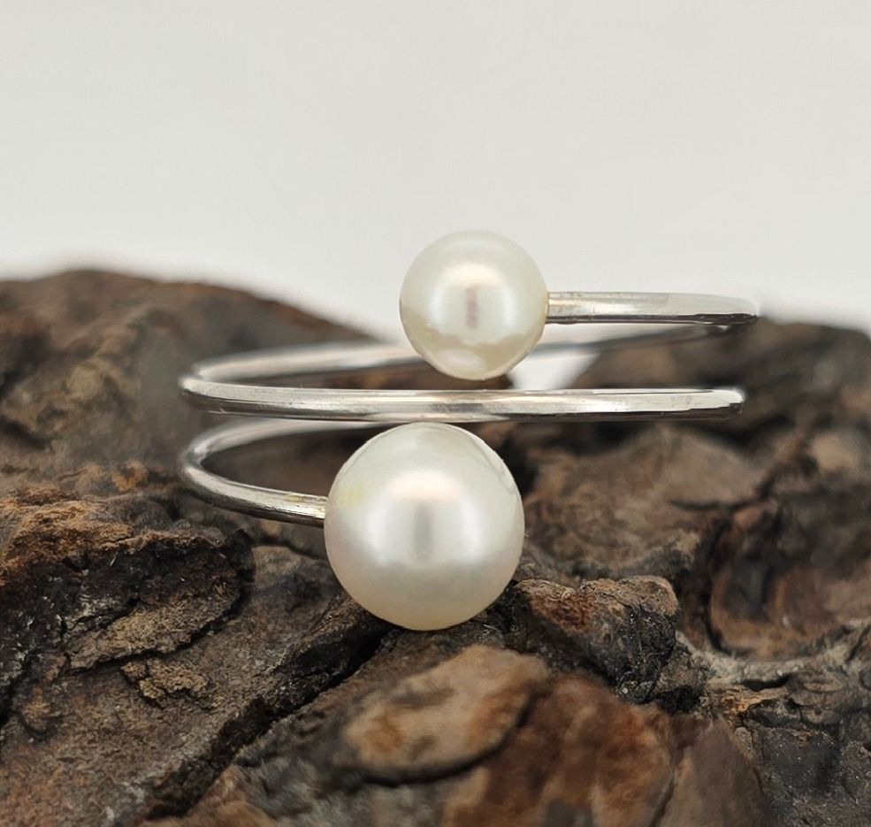 Pearl Blossom Ring – Sterling Silver Spring Band with Freshwater Pearls (4mm + 6.5mm)
