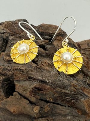 Golden Sun &amp; Pearl Drops – Sterling Silver Gold-Plated Round Earrings with Freshwater Pearl