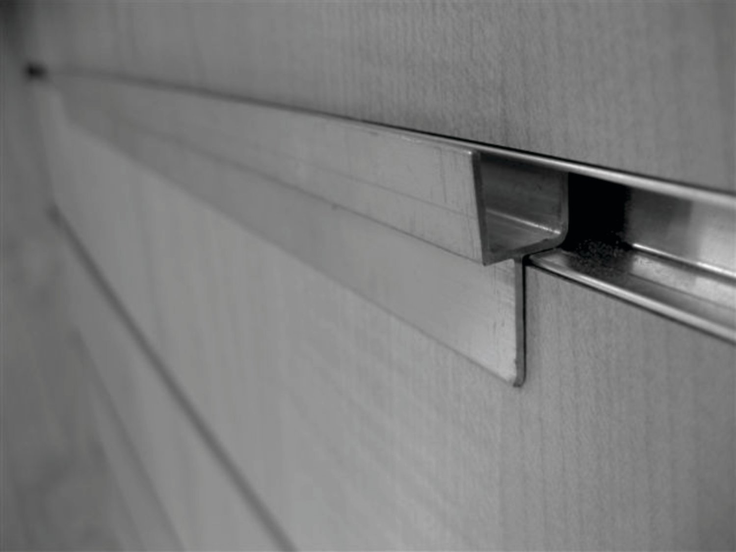 SLATWALL MOUNTING BAR  SWB