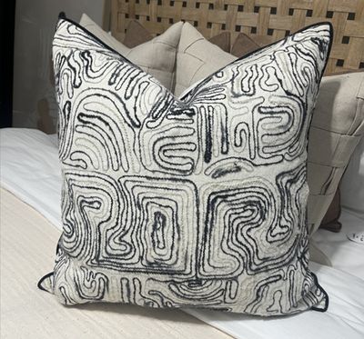Dip Cushion - Black &amp; Beige