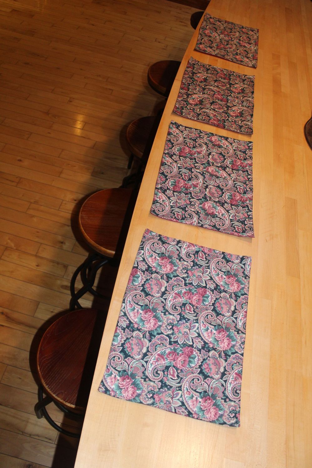 Handmade Floral Paisley Placemats Set (Set of 4) – Elegant Reusable Table Mats, Vintage Inspired Dining Decor, Cottage Style Kitchen Linens Handmade Floral Paisley Placemats Set (Set of 4) – Elegant Reusable Table Mats, Vintage Inspired Dining Decor, Cottage Style Kitchen Linens