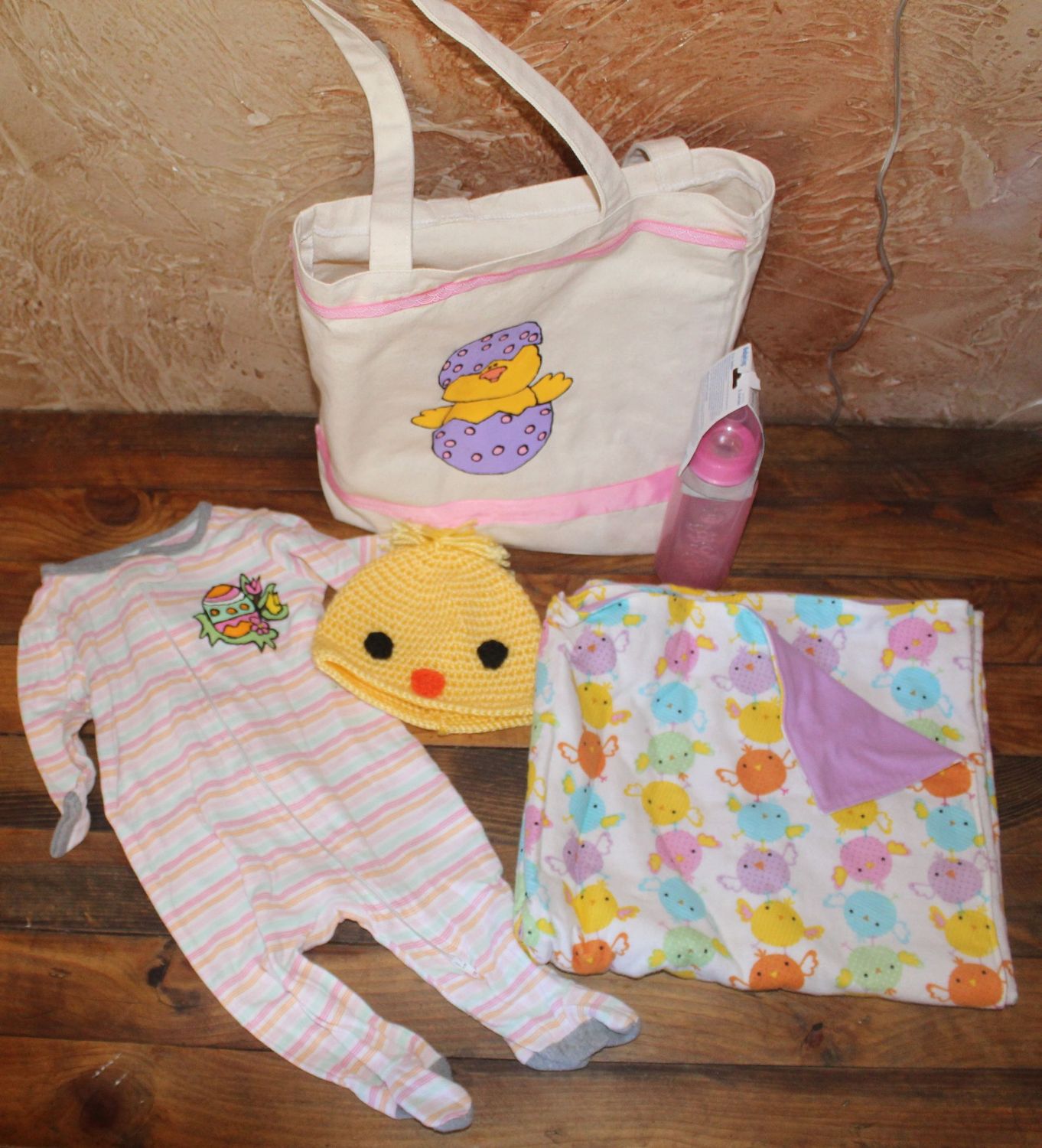 Handmade Easter Baby Gift Set – Chick Baby Outfit, Crochet Hat, Pastel Chick Blanket & Hand-Painted Tote Bag