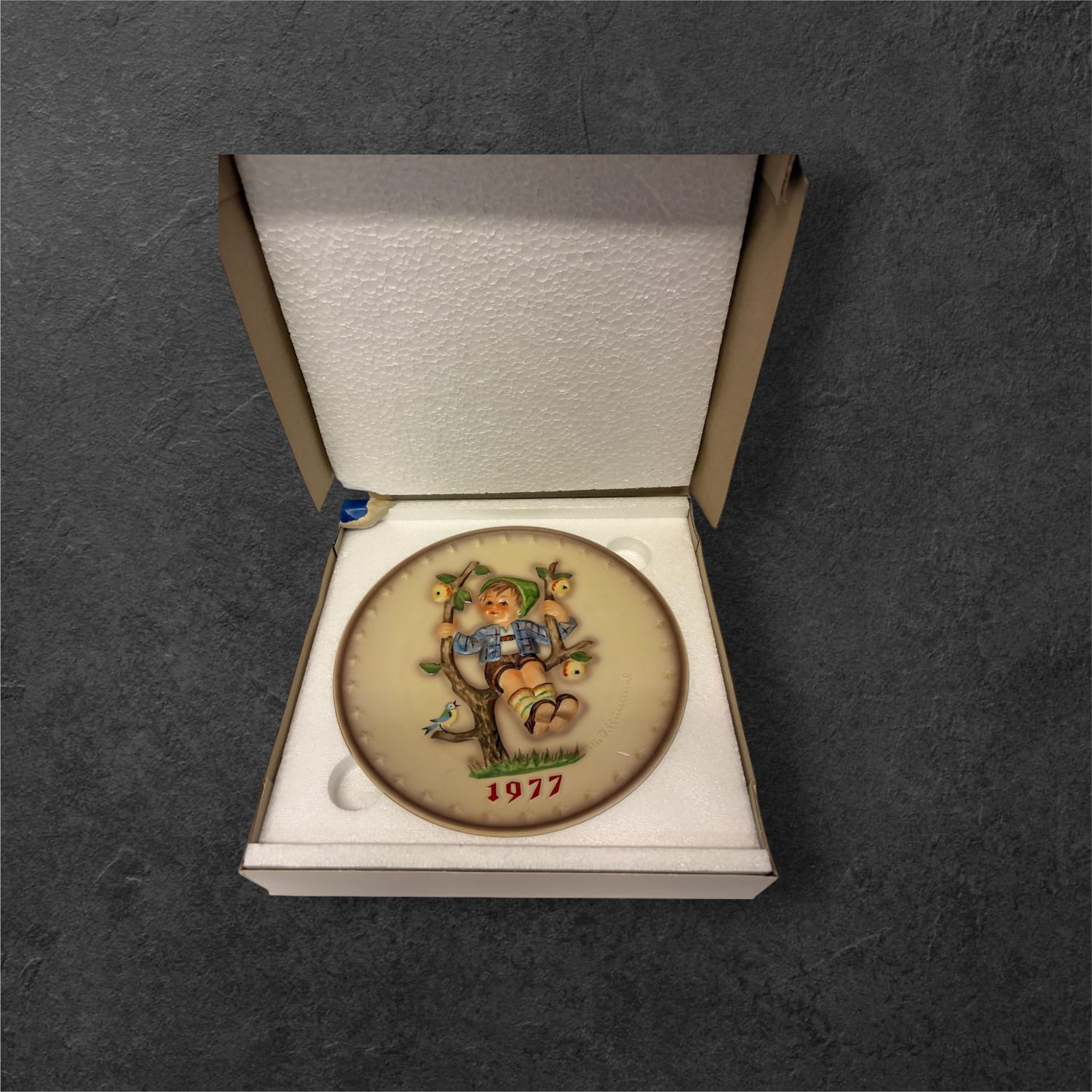 1977 Hummel Annual Collector Plate