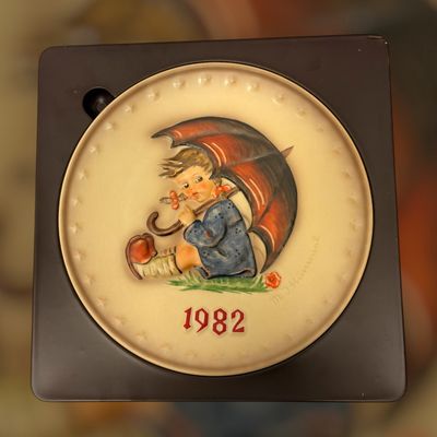 Goebel M.J. Hummel 1982 12th Annual Plate