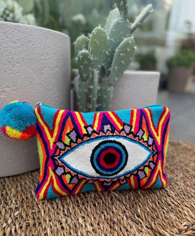 Multi Eye Clutch