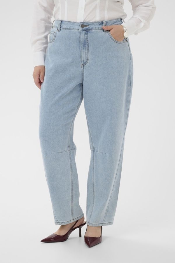 KCninna Cropped Barrel Jeans