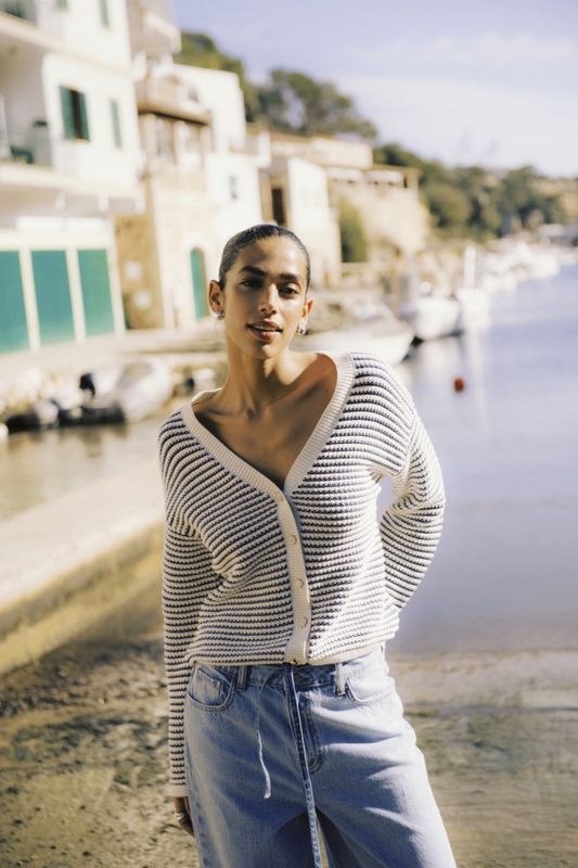 BYMIKALA VNECK CARDIGAN
