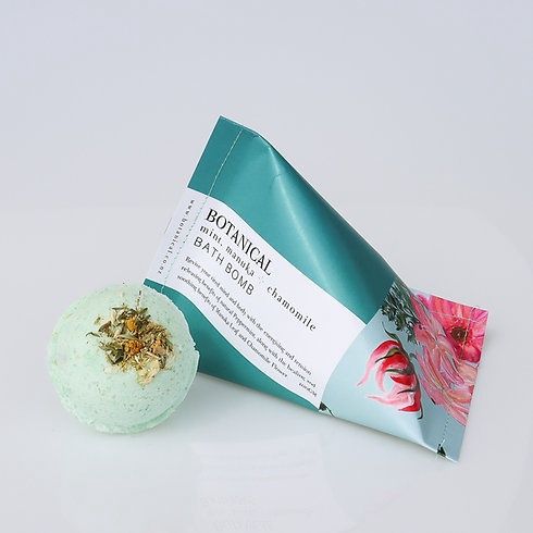 MINT, MANUKA &amp; CHAMOMILE BATH BOMB