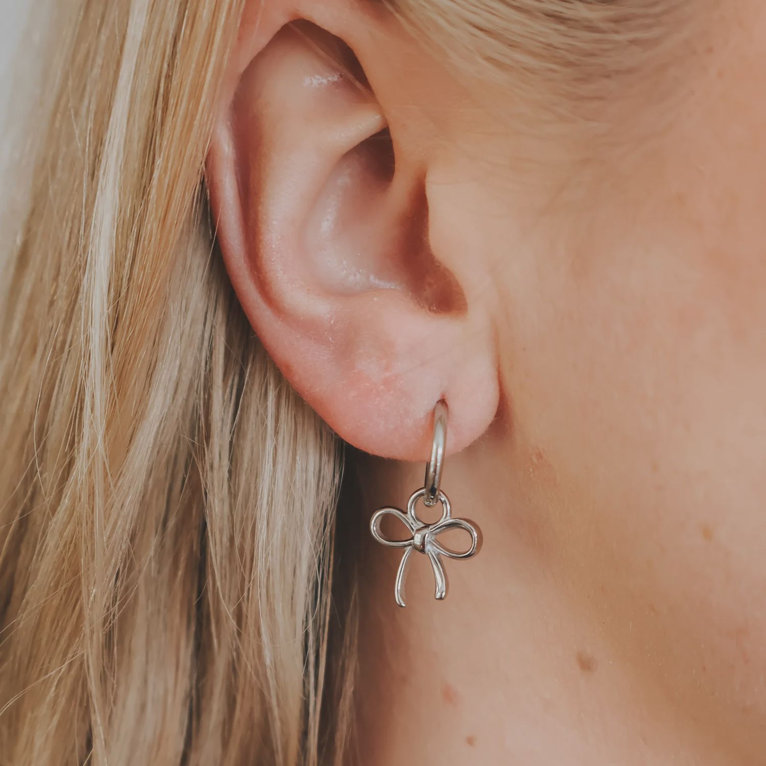 Bow Hoops - Silver
