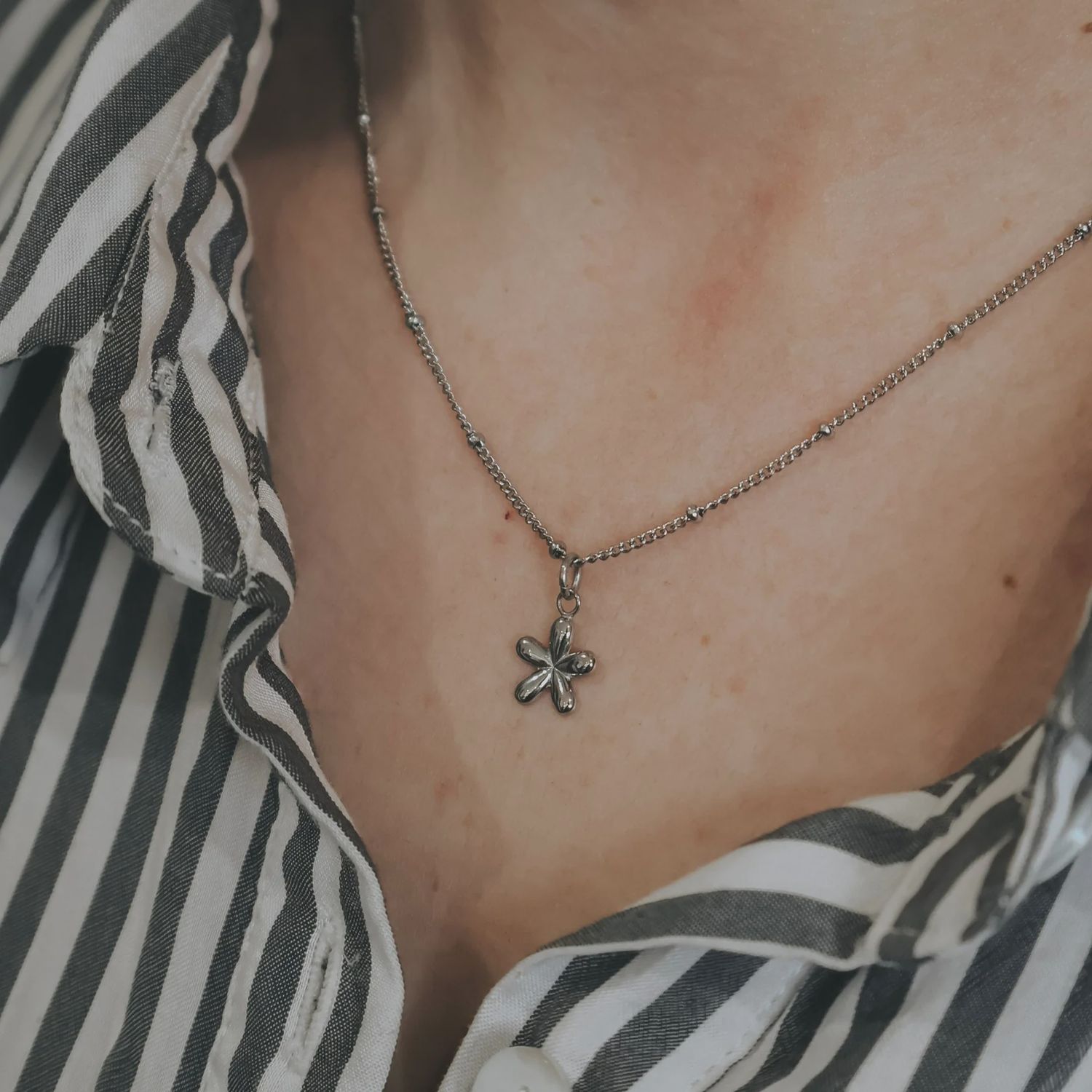 Flower Necklace - Silver