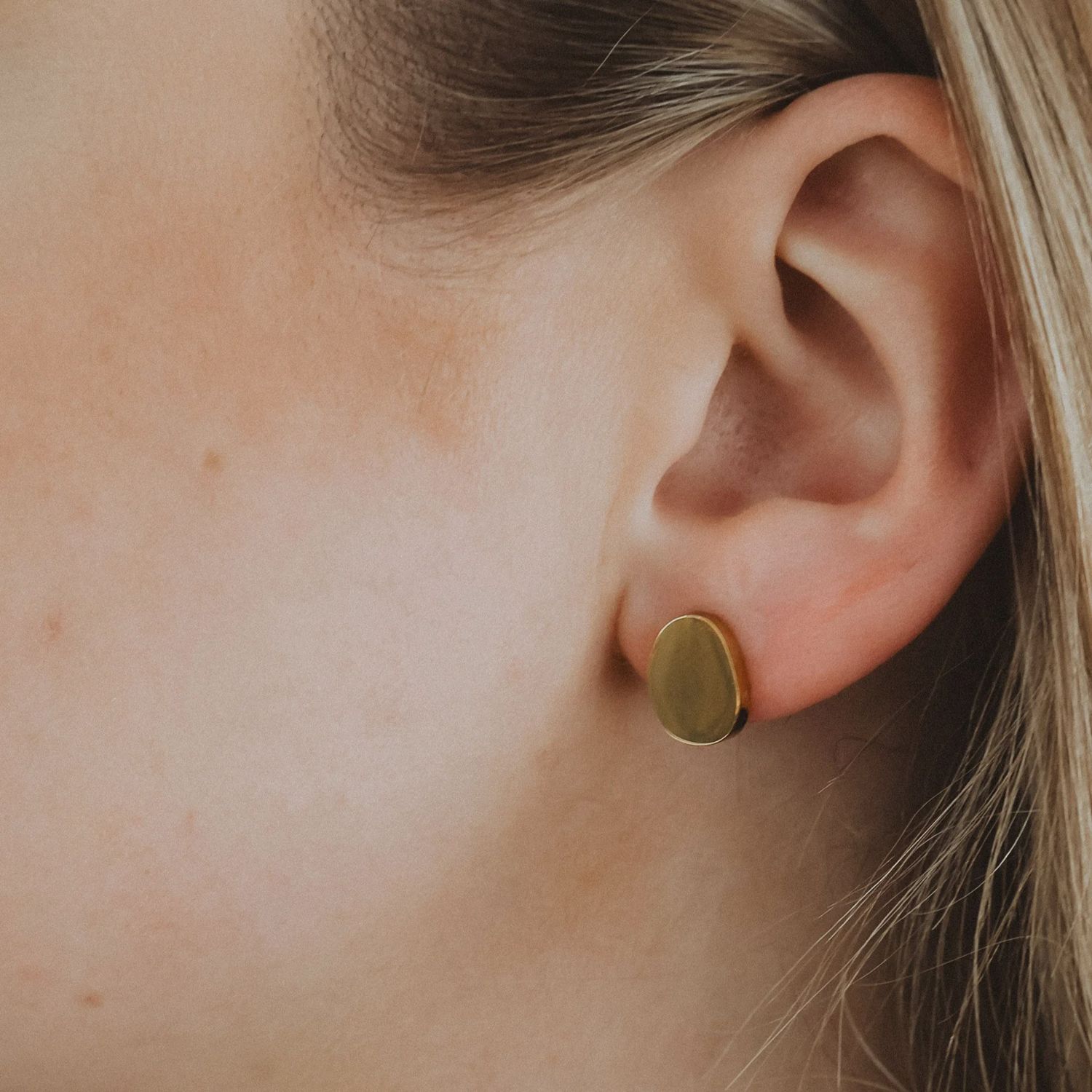 Abstract Circle Stud Earrings - Gold