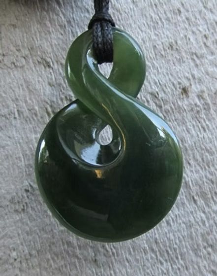 New Zealand Greenstone Single Twist Necklace 37mm