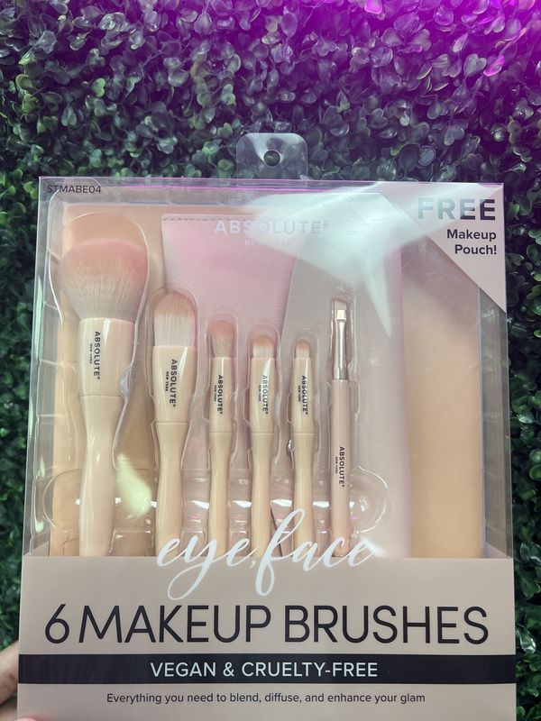 6 MAKEUP BRUSHES