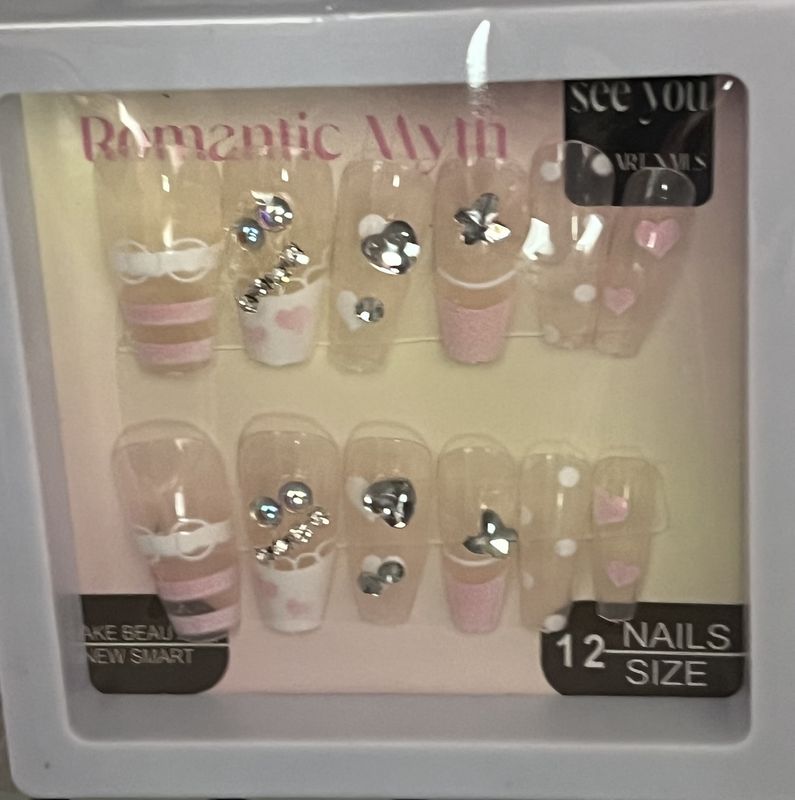 ROMANTIC MYTH PRESS ON NAILS