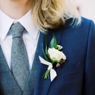 A la Carte Boutonnière