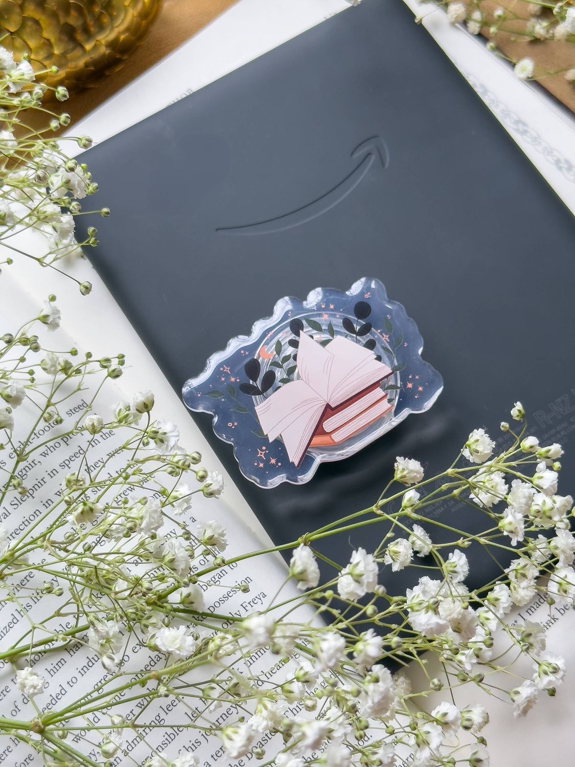 Open Magical Book Kindle / Phone Grip