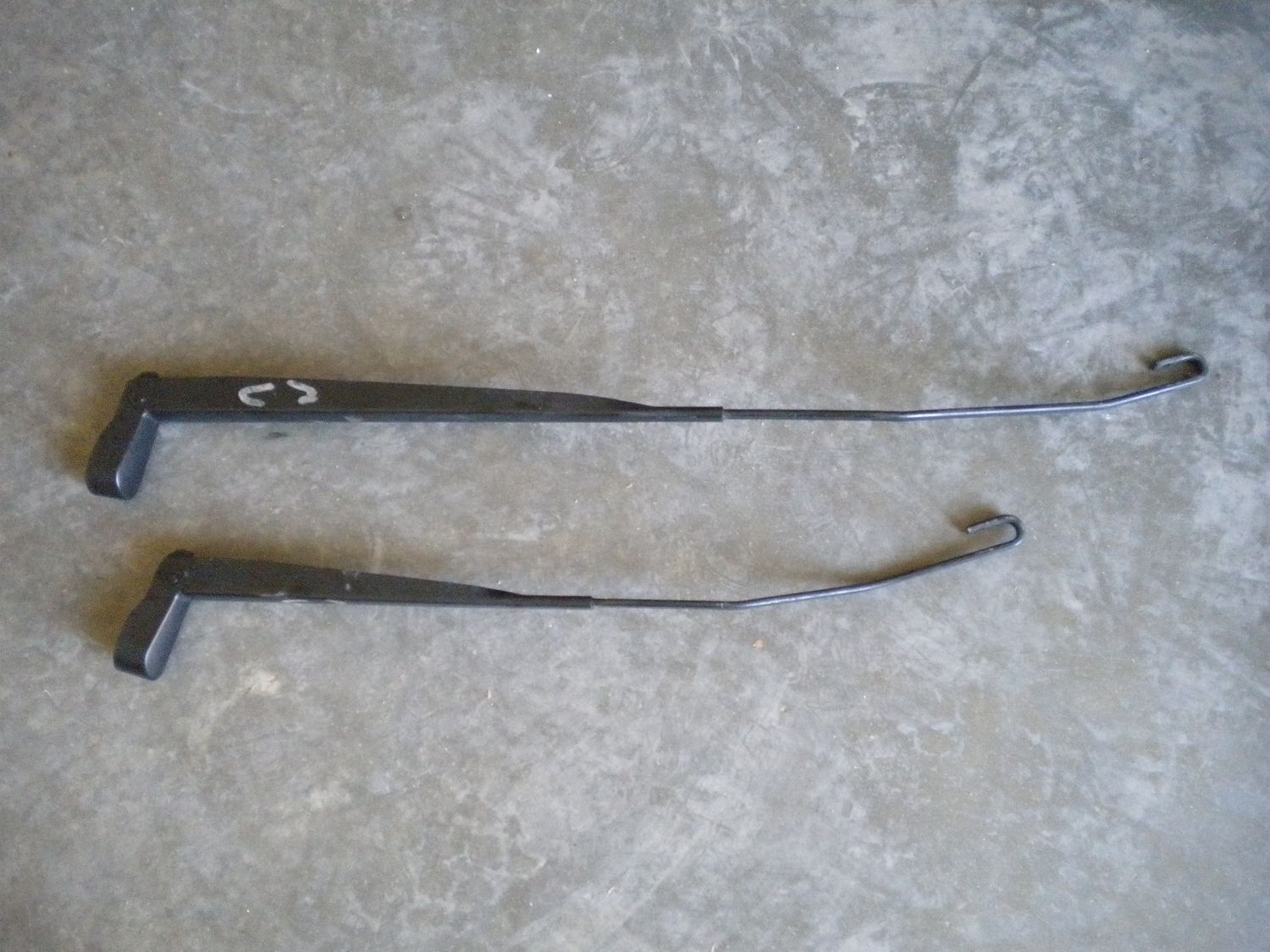 Bracci tergicristalli anteriori per Citroen C3 del 2005. Usati.