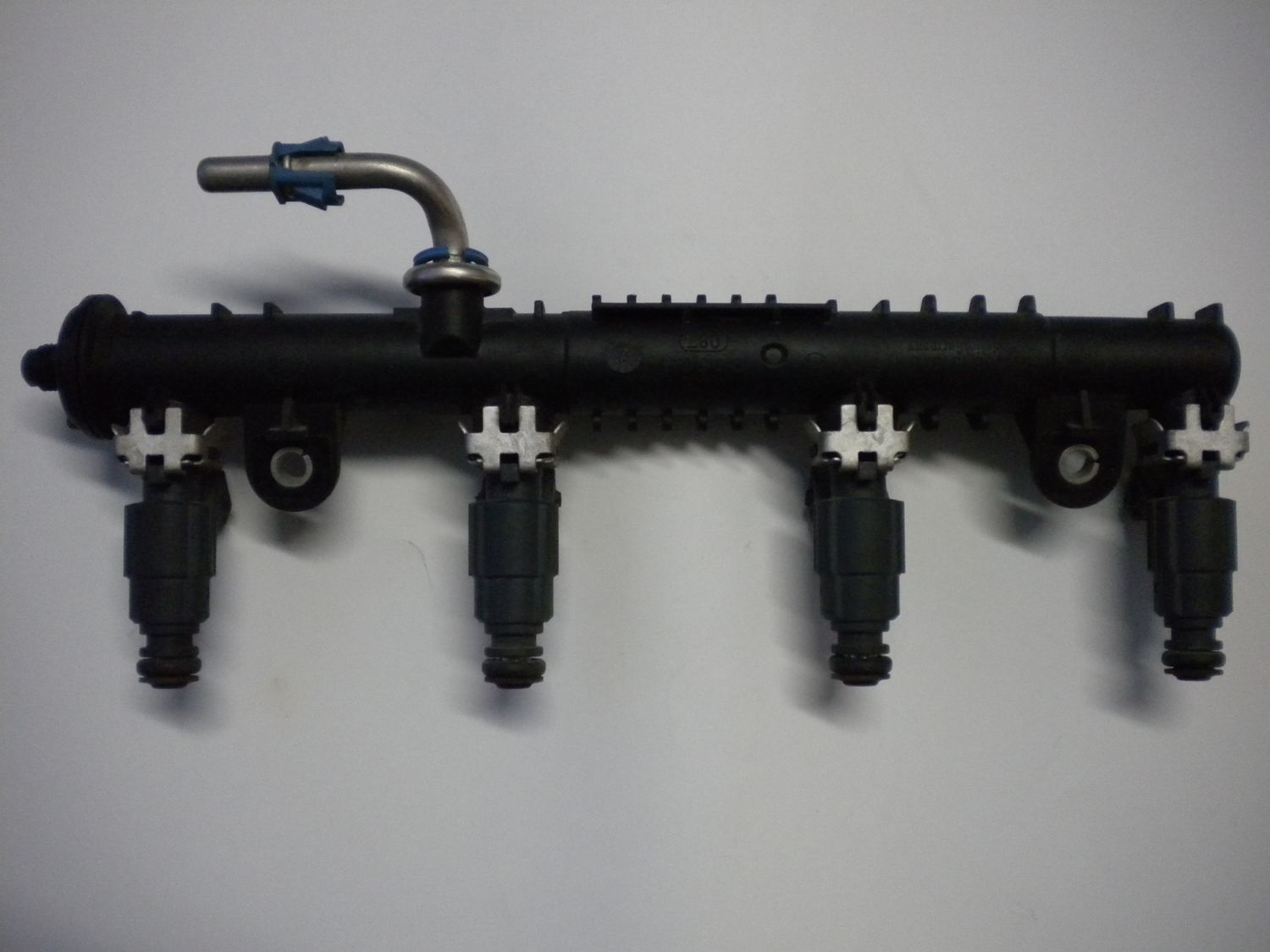 Rail Bosch 0280151076 completo di iniettori per Opel Corsa, Agila 1.200. Usato. Rail Bosch 0280151076 completo di iniettori per Opel Corsa, Agila 1.200. Usato.