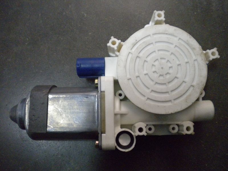 Motorino alzavetro destro per Mini Cooper codice 67626955876, nuovo.