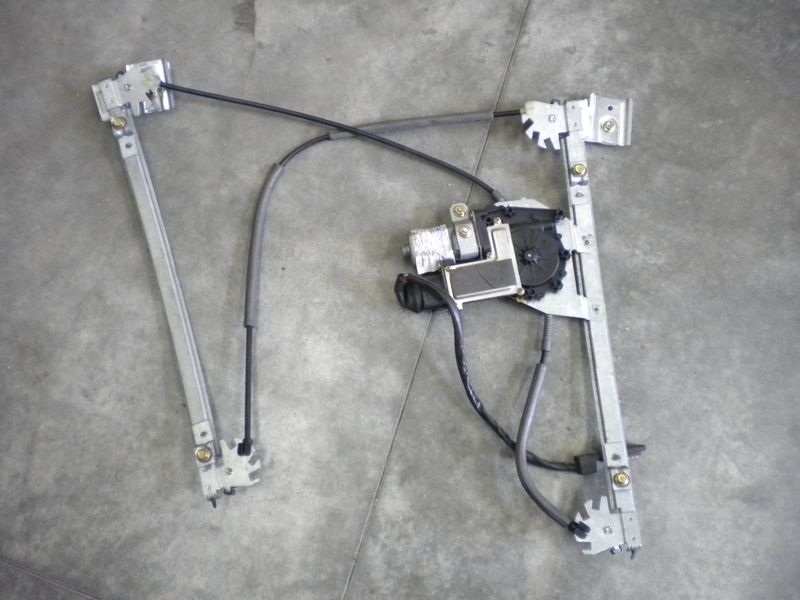 Alzavetro anteriore sinistro Volkswagen per Golf 3, Vento dal 1991 al 1995. Nuovo.